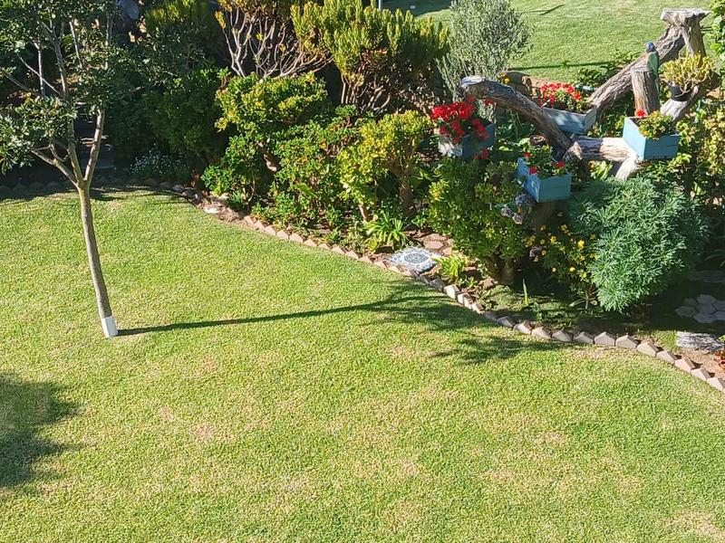 5 Bedroom Property for Sale in Stilbaai Wes Western Cape